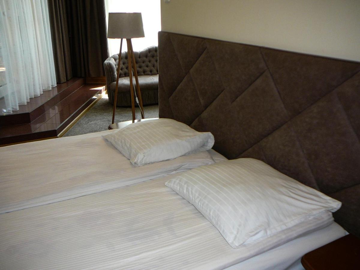 Eduard Hotel Oezjhorod Buitenkant foto