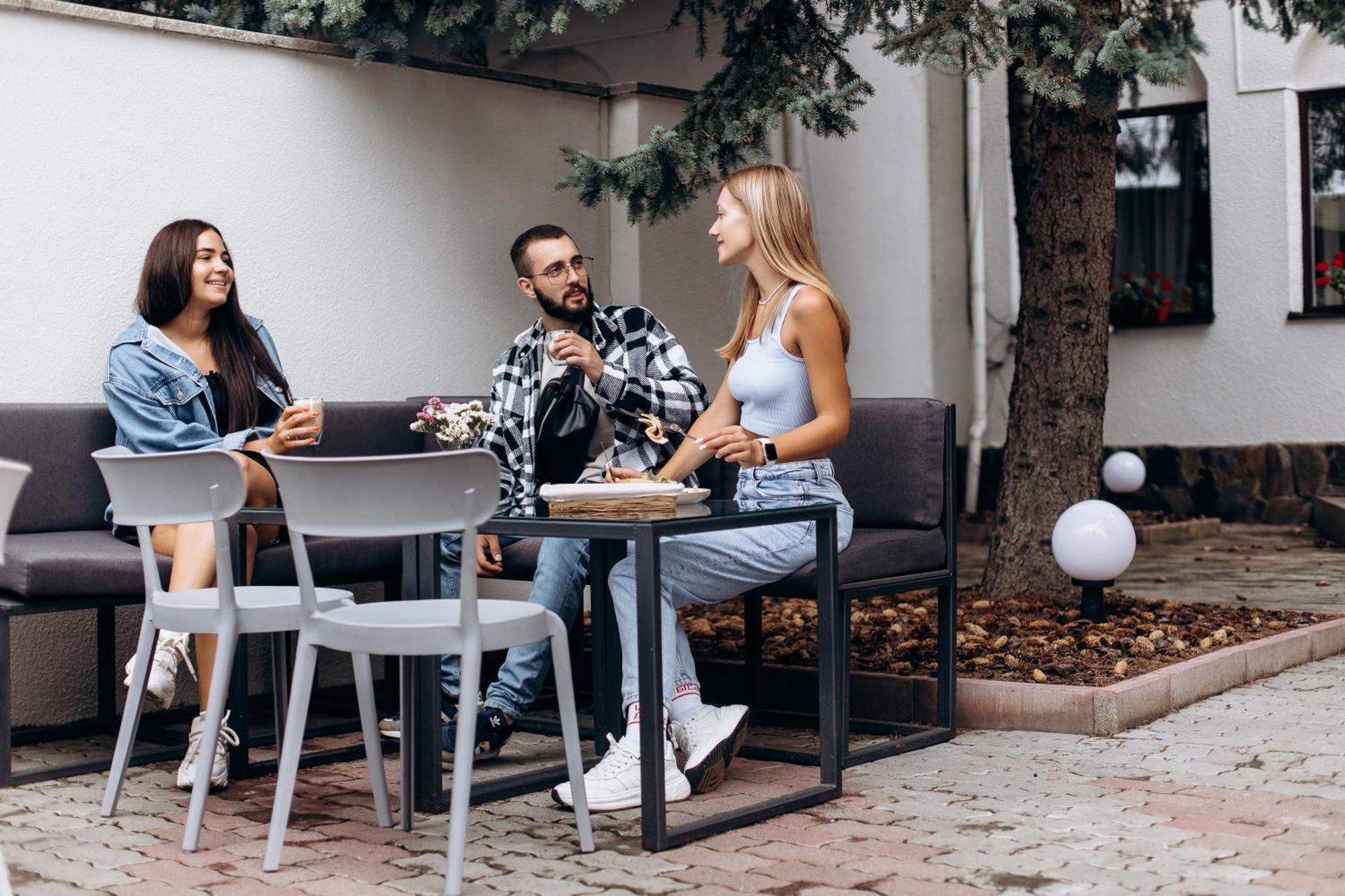 Eduard Hotel Oezjhorod Buitenkant foto