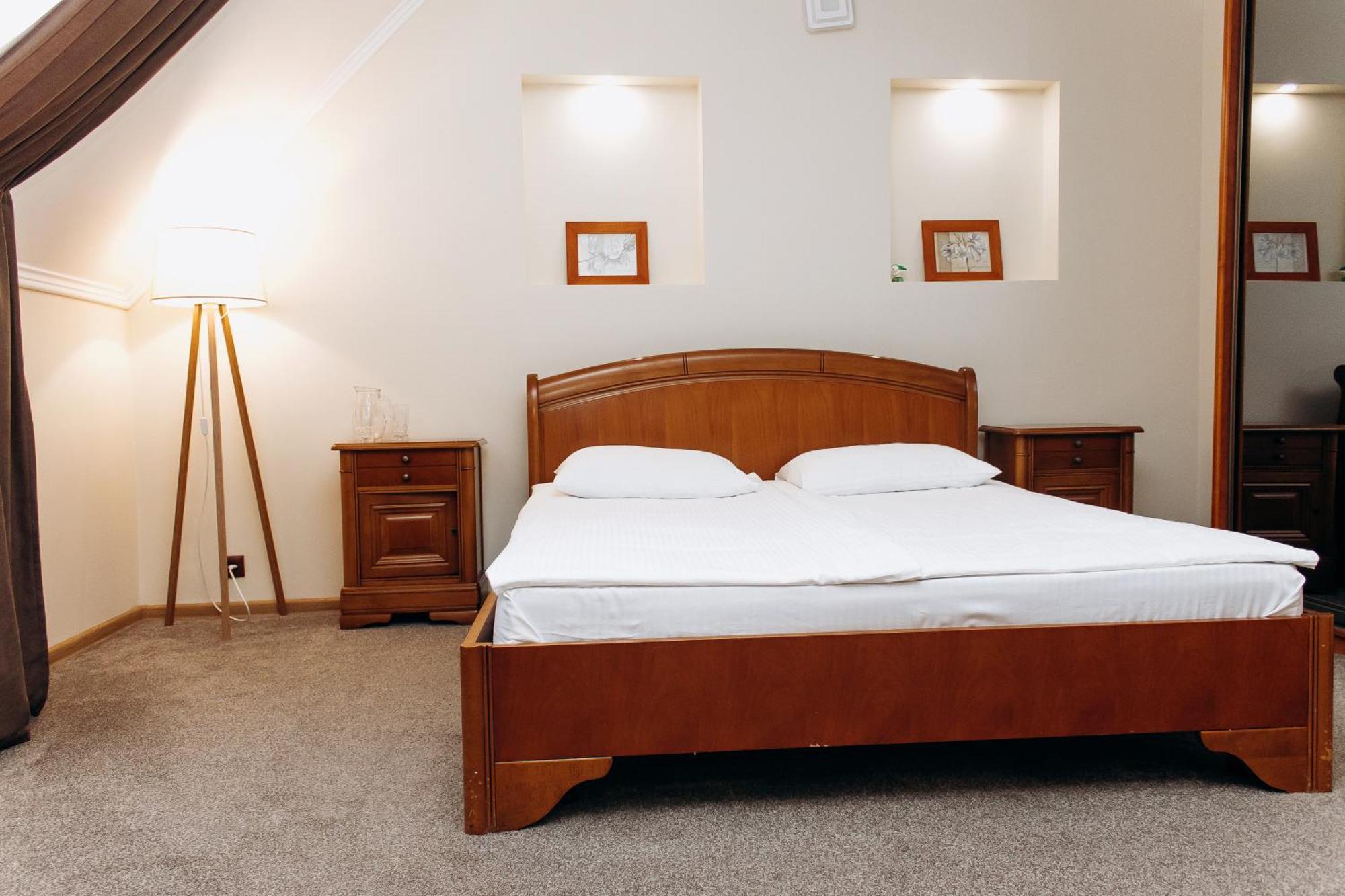 Eduard Hotel Oezjhorod Buitenkant foto
