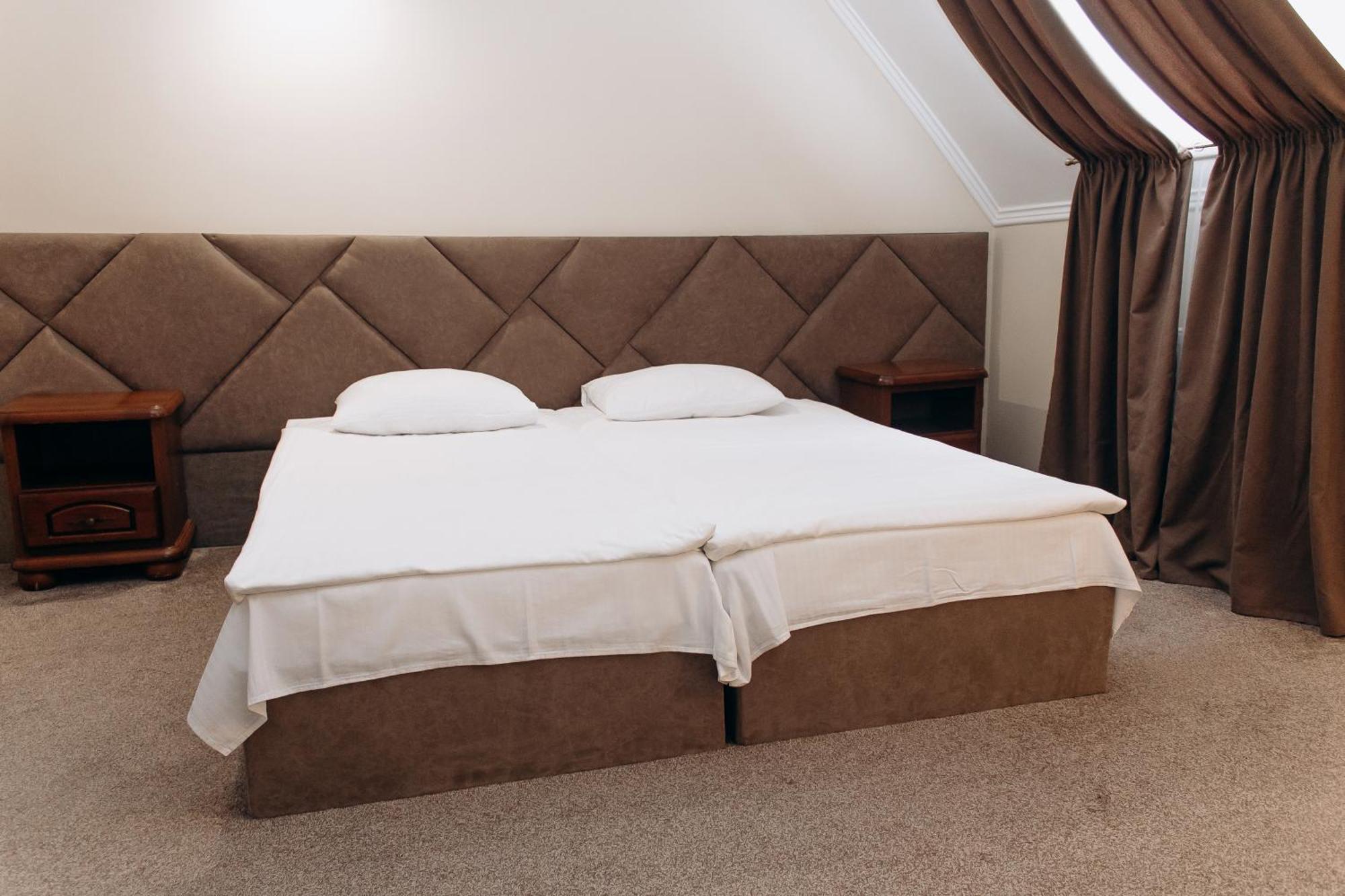 Eduard Hotel Oezjhorod Buitenkant foto