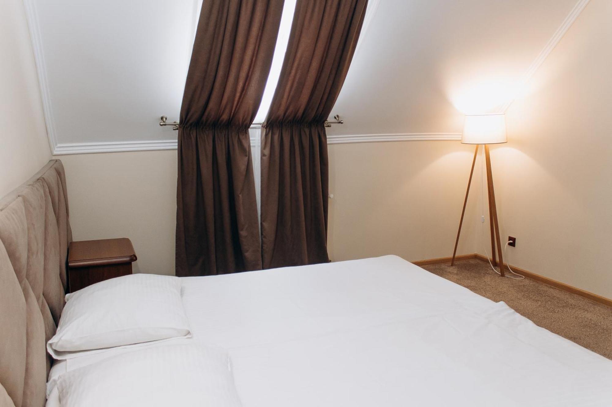 Eduard Hotel Oezjhorod Buitenkant foto