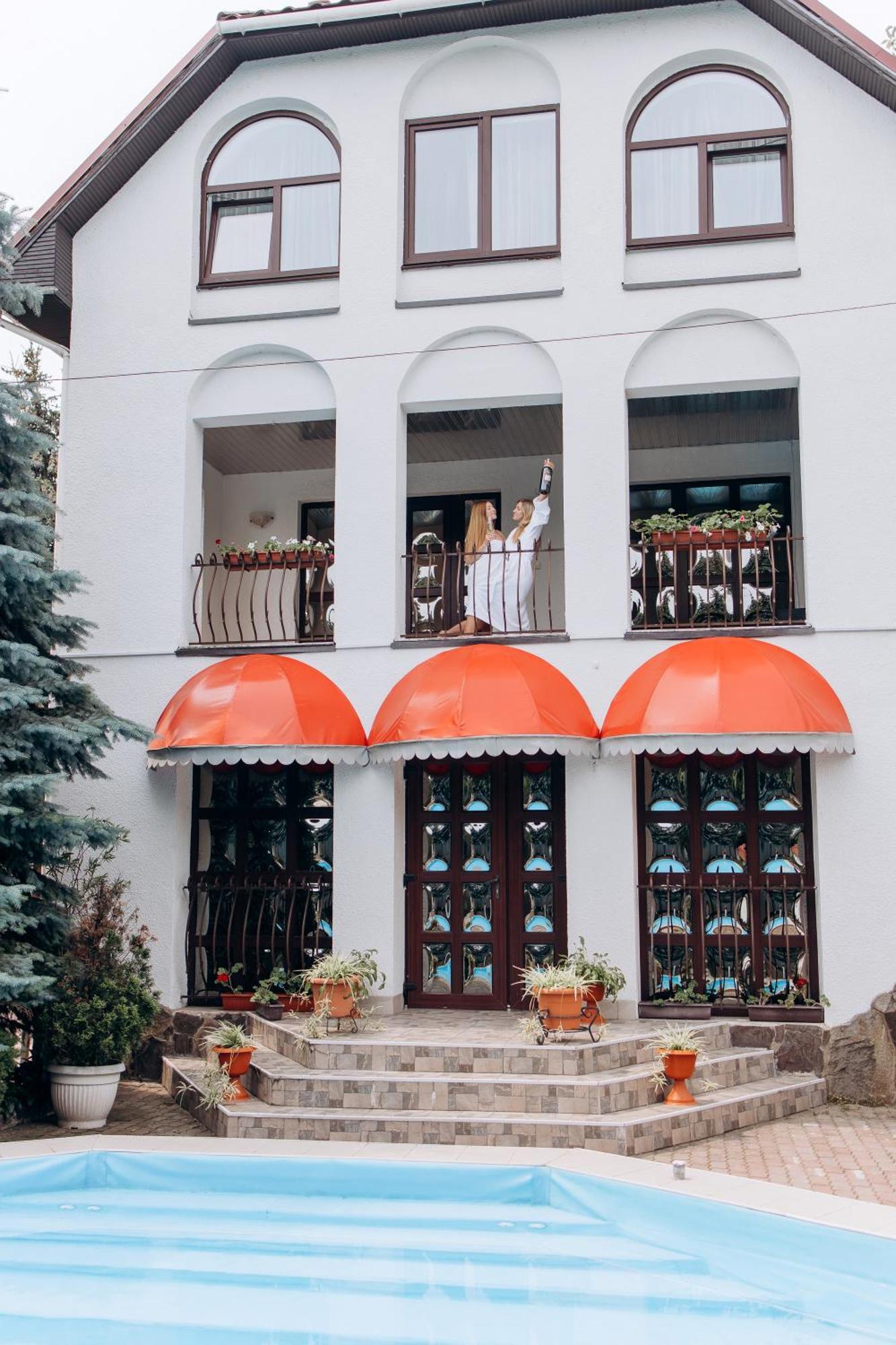 Eduard Hotel Oezjhorod Buitenkant foto