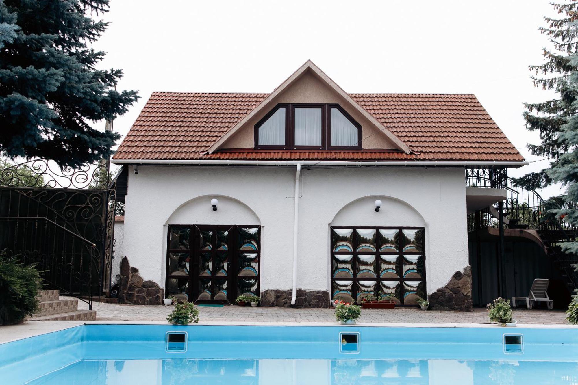 Eduard Hotel Oezjhorod Buitenkant foto