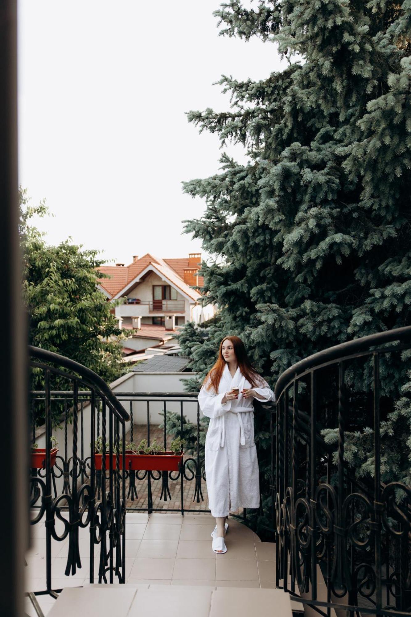 Eduard Hotel Oezjhorod Buitenkant foto