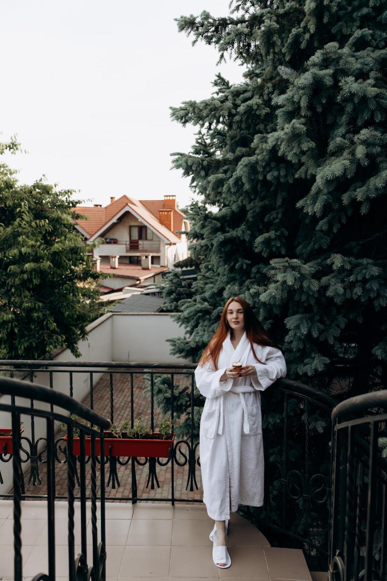 Eduard Hotel Oezjhorod Buitenkant foto
